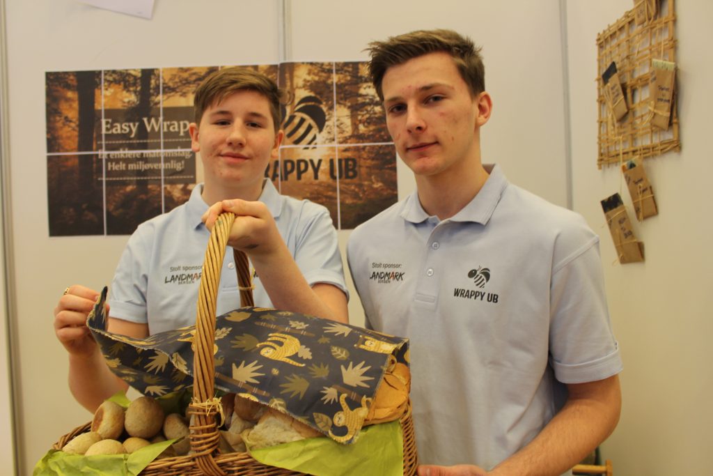 Sander Solheim og Daniel Svendsen i Wrappy selger matemballasje som kan gjenbrukes. 